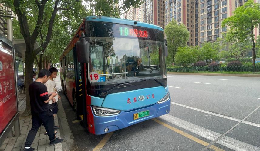 “小扫货水能么多公交车，网友：真是不敢想象！”