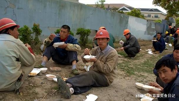 婉莹满足了十几个农民工视频